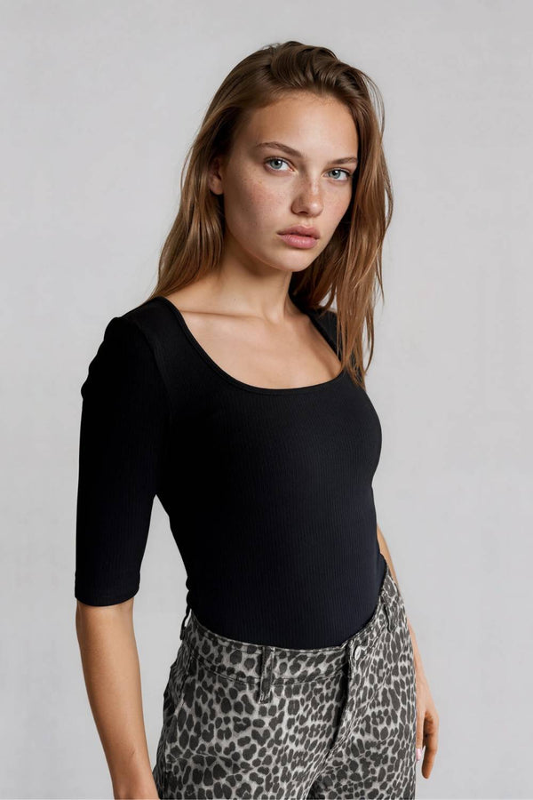 Polera Rib Escote Cuadrado Negra